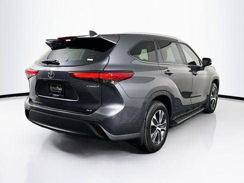 Used 2023 Toyota Highlander XLE FWD image 9