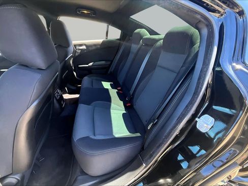 Used 2017 Dodge Charger SE w/ Blacktop Package RWD image 20