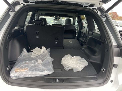 New 2025 Jeep Grand Cherokee Laredo image 5