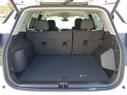 Used 2024 GMC Terrain SLE w/ Driver Convenience Package image 27