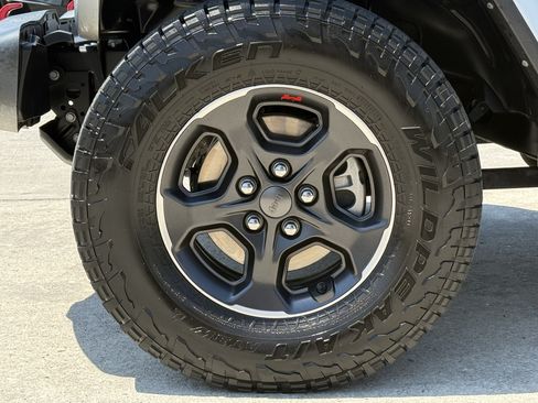 Used 2023 Jeep Gladiator Rubicon w/ LED Lighting Group AWD/4WD image 13