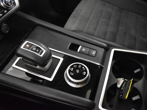 Used 2024 Mitsubishi Outlander SE image 30