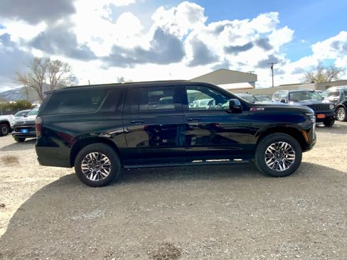 Used 2025 Chevrolet Suburban Z71 AWD/4WD image 6