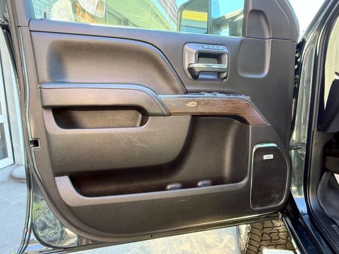 Used 2018 GMC Sierra 2500 Denali w/ Duramax Plus Package AWD/4WD image 18