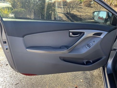 Used 2013 Hyundai Elantra SE image 17