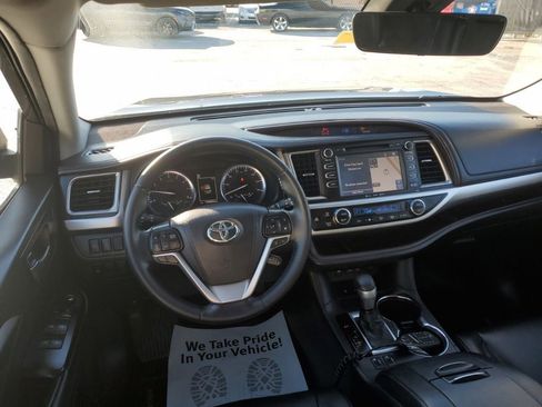 Used 2019 Toyota Highlander XLE image 25