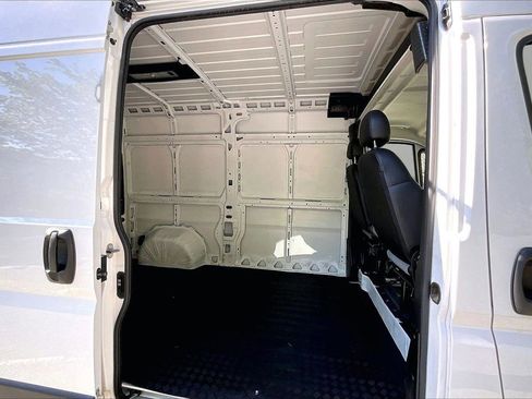 Used 2025 RAM ProMaster 2500 w/ Convenience Group FWD image 22