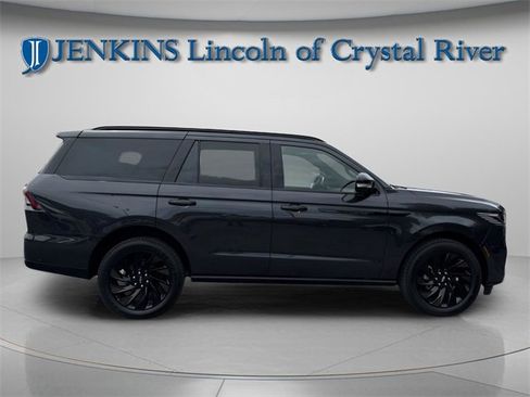 New 2025 Lincoln Navigator Reserve w/ Jet Appearance Package image 1