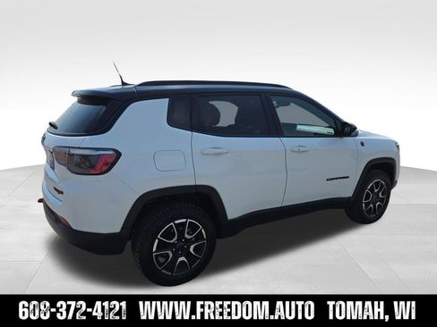 Used 2025 Jeep Compass Trailhawk AWD/4WD image 8