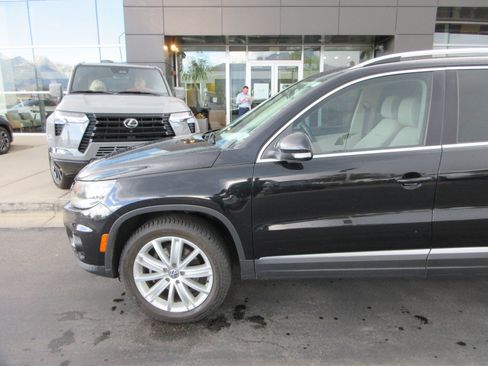 Used 2012 Volkswagen Tiguan SE AWD/4WD image 2