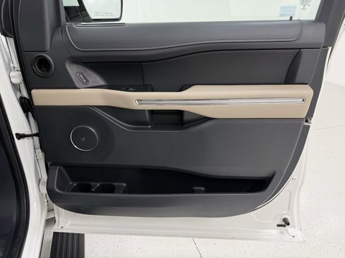 Used 2022 Ford Expedition Limited image 31