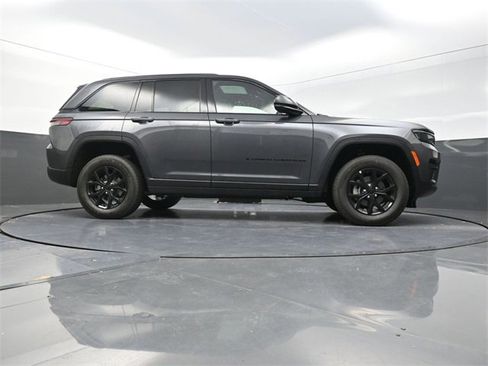 New 2025 Jeep Grand Cherokee Altitude image 24