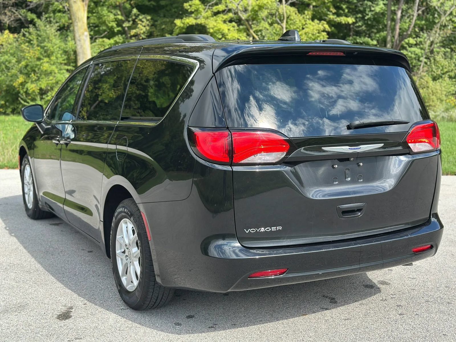 Used 2020 Chrysler Voyager Lxi FWD image 7