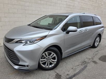 Used 2022 Toyota Sienna Platinum