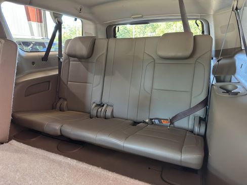 Used 2020 Chevrolet Suburban LT image 8