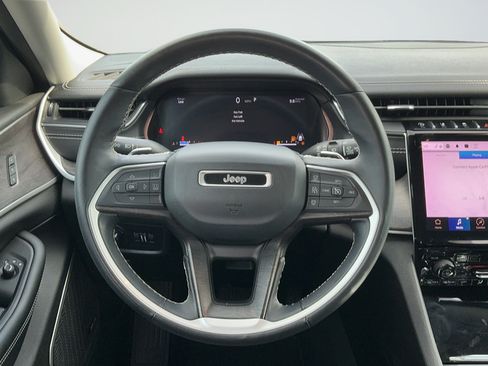 Used 2022 Jeep Grand Cherokee L Limited AWD/4WD image 9