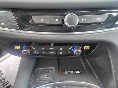 Used 2024 Buick Enclave Premium image 12