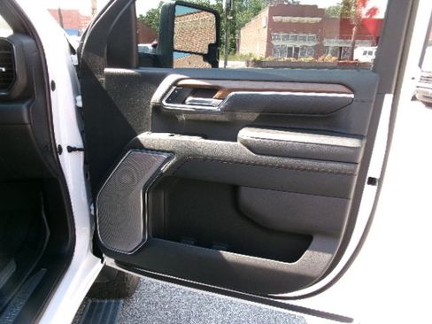 Used 2024 Chevrolet Silverado 2500 High Country w/ High Country Premium Package AWD/4WD image 14