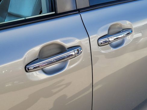 Used 2017 Toyota Sienna XLE Premium image 9