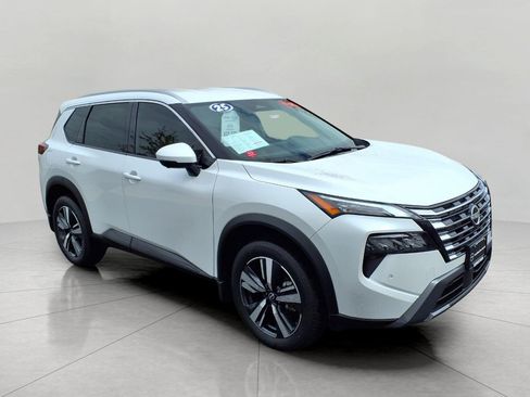 Used 2025 Nissan Rogue SL AWD/4WD image 28