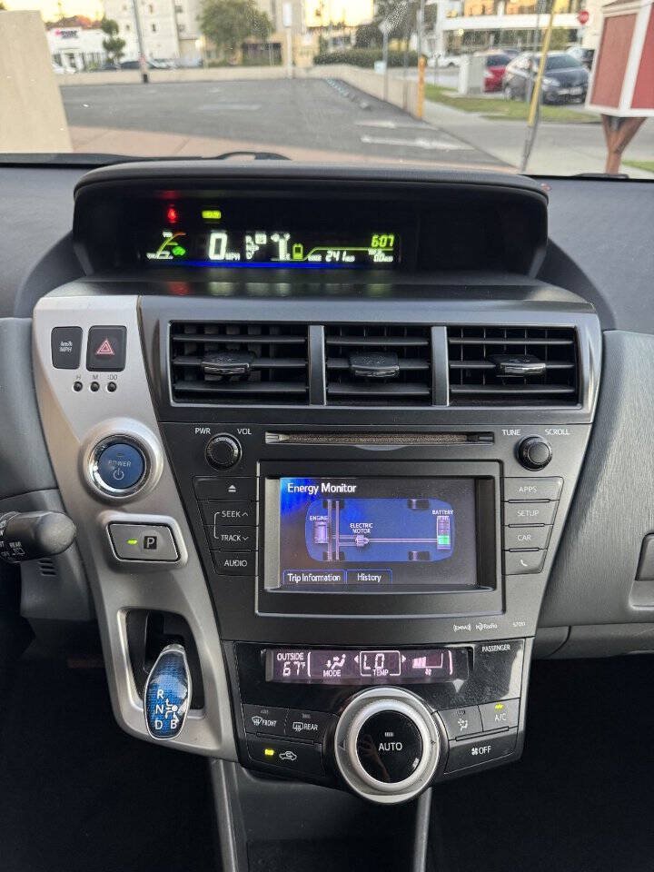 Used 2014 Toyota Prius V Five FWD image 10
