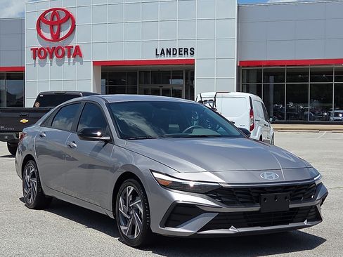 Used 2025 Hyundai Elantra Sport FWD image 1