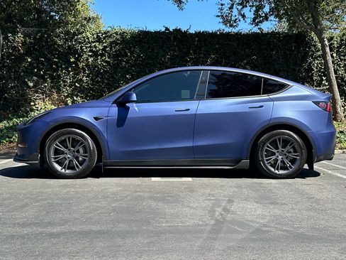 Used 2024 Tesla Model Y Long Range AWD/4WD image 5