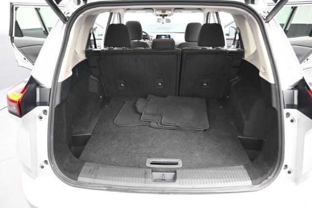 Used 2025 Nissan Rogue SV FWD image 18