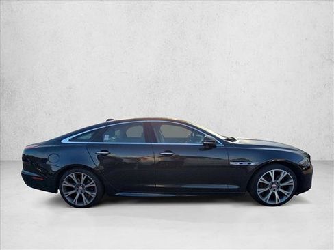 Used 2019 Jaguar XJ R-Sport RWD image 4