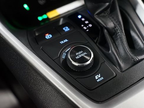 Certified 2022 Toyota RAV4 LE image 21