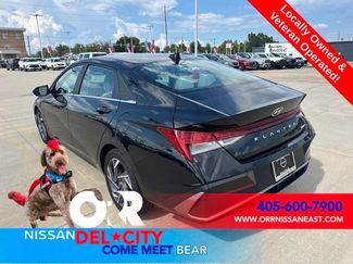 Used 2025 Hyundai Elantra Limited FWD video 3