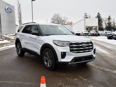 Used 2026 Ford Explorer Active w/ Active Comfort Package image 9