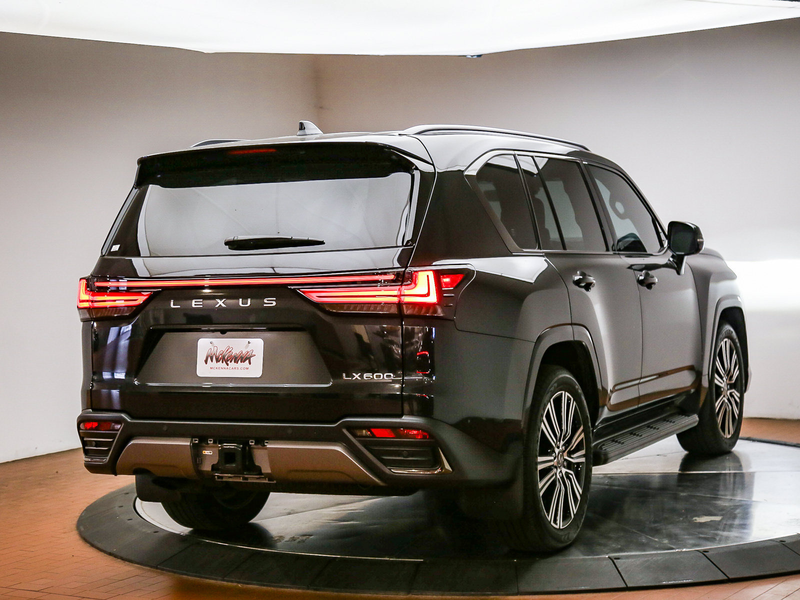 Used 2025 Lexus LX 600 4WD w/ Appearance Package image 6