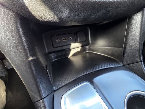 Used 2019 Chevrolet Equinox LT w/ Driver Convenience Package FWD image 16