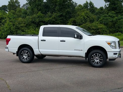 Used 2024 Nissan Titan SV w/ SV Convenience Package AWD/4WD image 15