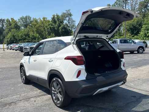 Used 2023 Kia Seltos LX image 17