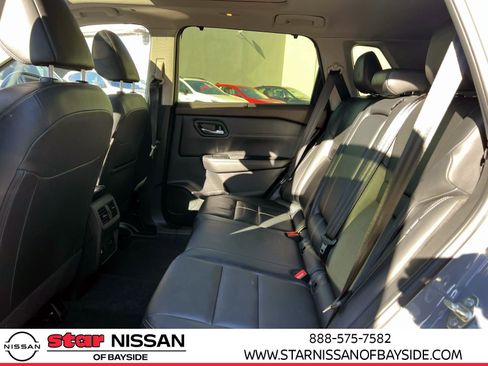 Used 2023 Nissan Rogue SL w/ SL Premium Package image 12