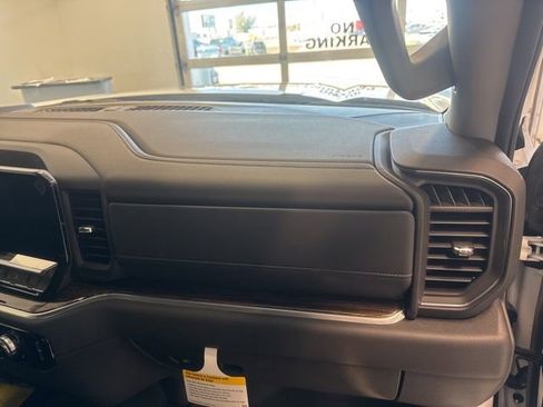 New 2026 GMC Sierra 1500 SLE w/ X31 Off-Road Package AWD/4WD image 24