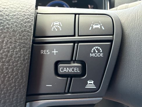 New 2026 Toyota Camry Hybrid FWD image 30