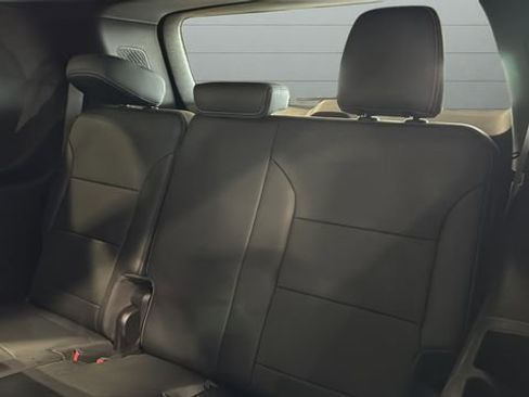 Used 2025 Buick Enclave Preferred image 26