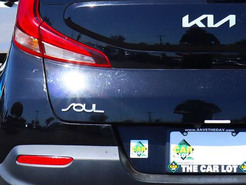 Used 2022 Kia Soul LX FWD image 19