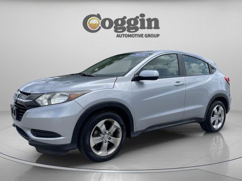 Used 2018 Honda HR-V LX image 2