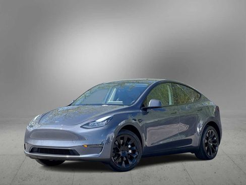 Used 2023 Tesla Model Y Long Range AWD/4WD image 1