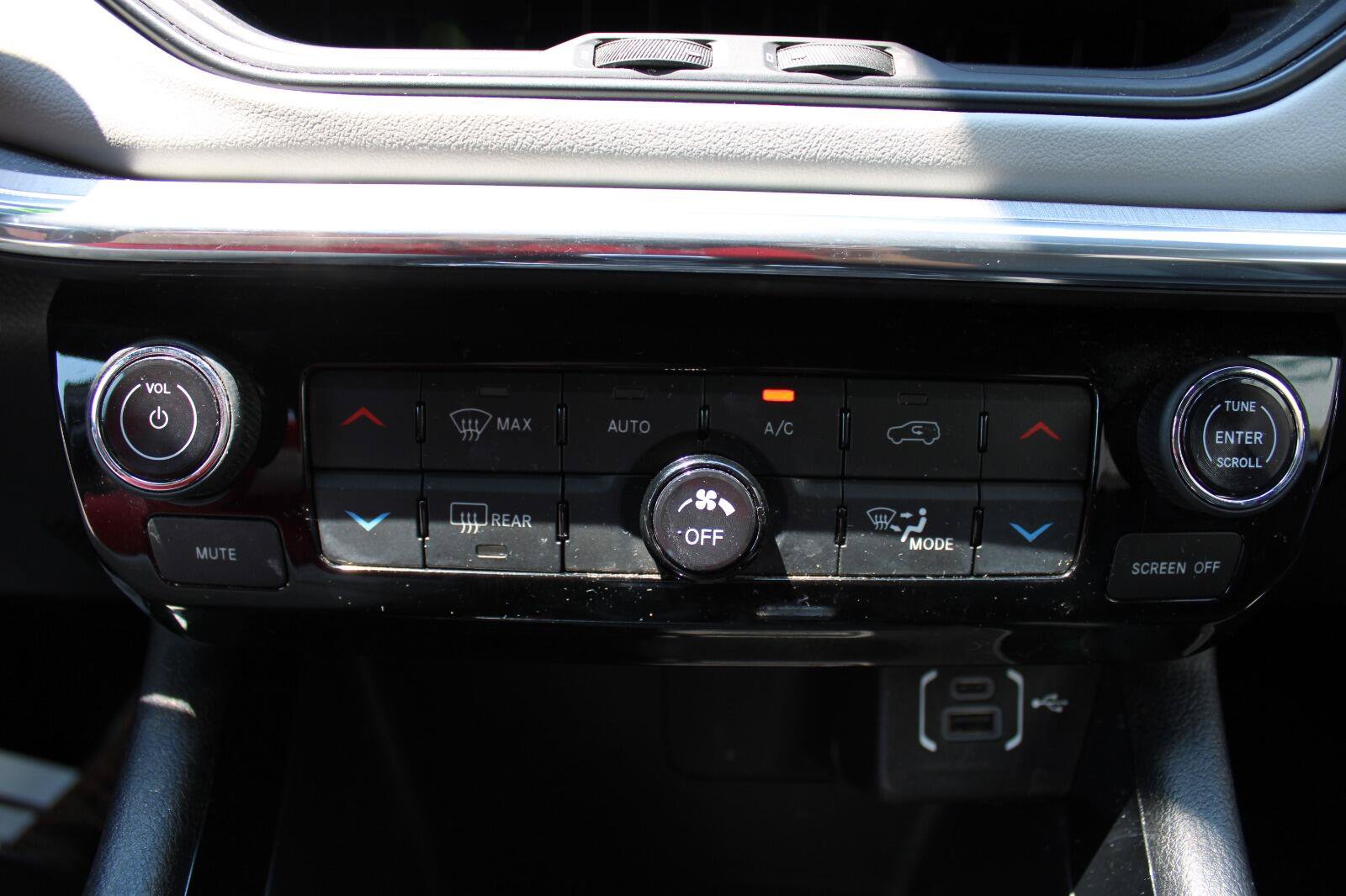 Used 2023 Jeep Compass Limited AWD/4WD image 21