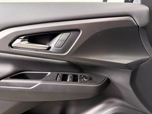 New 2026 Chevrolet Equinox EV LT image 18