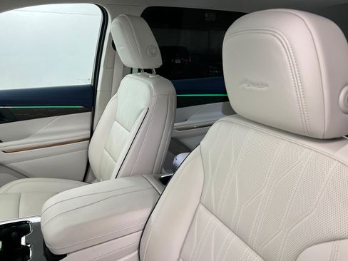 Used 2025 Buick Enclave Avenir w/ Super Cruise Package AWD/4WD image 17
