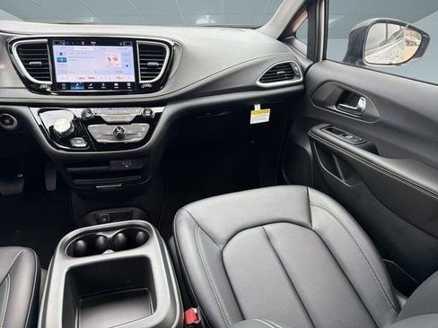 New 2026 Chrysler Pacifica Select w/ S Appearance Package FWD image 27