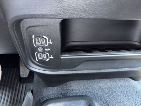 Used 2024 RAM 2500 Tradesman w/ Chrome Appearance Group image 18