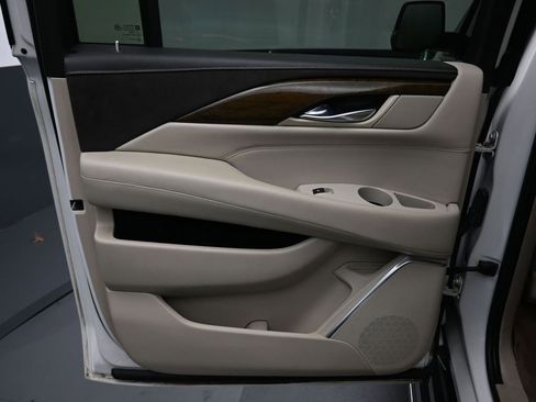 Used 2018 Cadillac Escalade ESV Luxury image 35