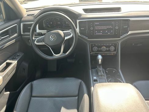 Certified 2023 Volkswagen Atlas SE w/ Black Wheel Package image 9